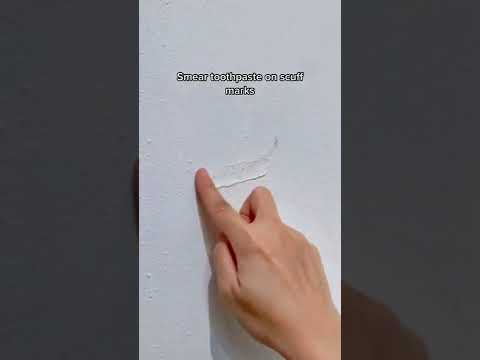 How To Remove Scratch Marks On Walls #homecleaningtips #cleaninghacks #homehacks #howto #shorts
